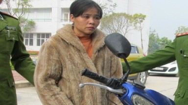   Bé gái 3 tuổi bị bắt cóc đưa lên xe máy