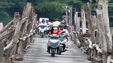 Nha Trang: Giữa thành phố, qua cầu mà run