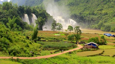   ​4 trong 1 tại thác Bản Giốc