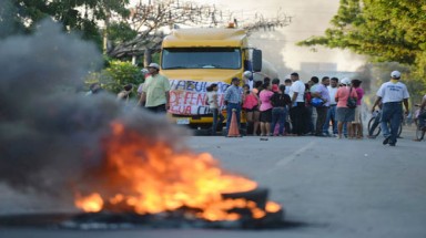 Kênh đào Nicaragua, Panama cùng gặp “hạn”
