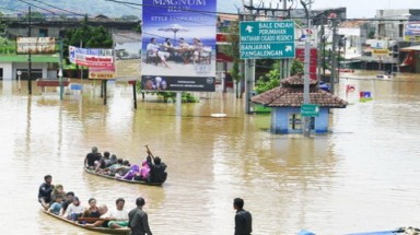  200.000 người sơ tán do mưa lũ ở Indonesia,  Malaysia