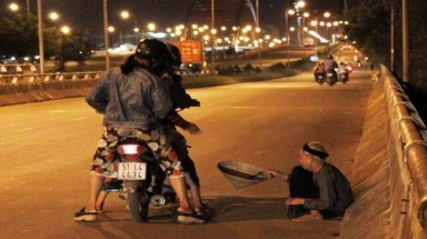   TP.HCM kêu gọi người dân không cho tiền người ăn xin