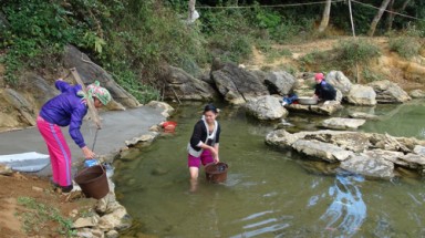  Bản vùng cao “sống chung” với ô nhiễm rác thải