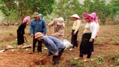  Khi đồng bào Dao giữ gìn vệ sinh môi trường