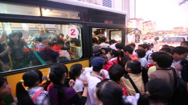  Hà Nội: Phụ nữ đi xe buýt riêng để chống quấy rối tình dục