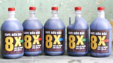 Cà phê siêu đặc đóng can làm loạn thị trường