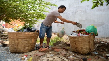  "Chúng tôi đổi rác lấy dầu ăn, nước mắm, mũ bảo hiểm..."