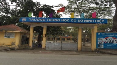  Ninh Hiệp: Tranh chấp đất người dân cho học sinh nghỉ học hàng loạt