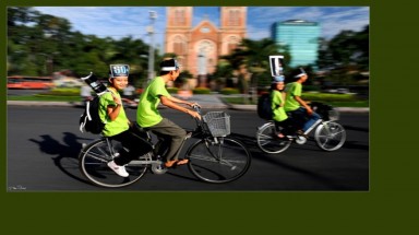   Nhịp sống xung quanh Nhà thờ Đức Bà qua ống kính nhiếp ảnh gia Tam Thái