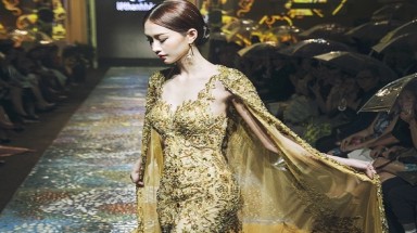   Hoa hậu Đặng Thu Thảo trình diễn catwalk