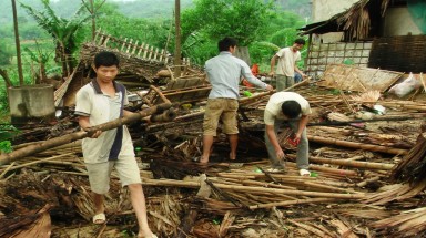  Mưa dông, lốc xoáy tại Sóc Trăng làm 126 căn nhà bị sập và tốc mái 