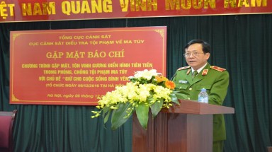 Tôn vinh gương mặt điển hình tiên tiến trong phòng, chống tội phạm ma tuý